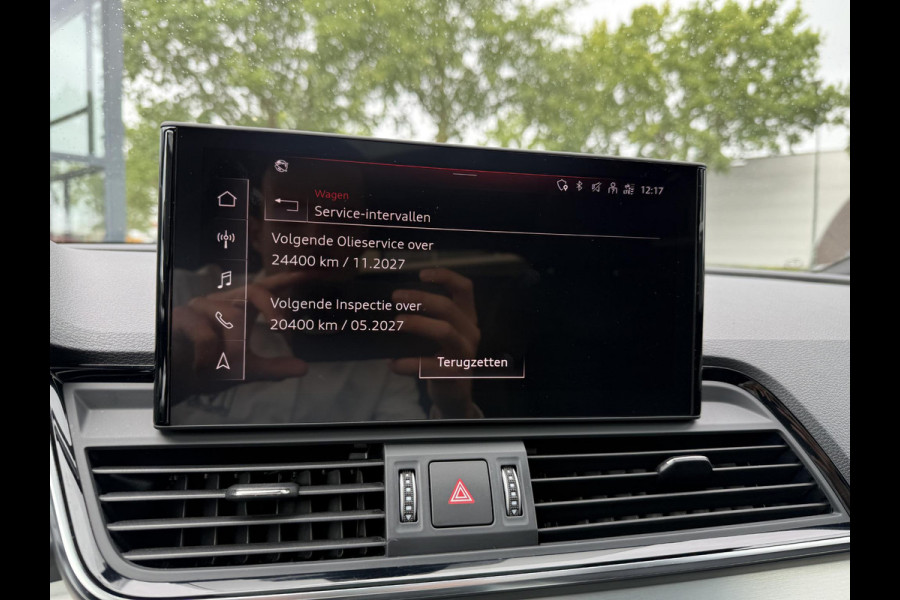 Audi Q5 55 TFSI e S edition VAN: 48.900,- VOOR: 44.877,- UW HERFSTVOORDEEL: 4.023,- S-LINE BINNEN + BUITEN |LUCHTVERING| ELEKTRISCHE TREKHAAK| 360 CAMERA| PANO| DODE HOEK SENSOR| ELEK. STOELEN | MATRIX| RECENT NOG ONDERHOUD GEHAD|
