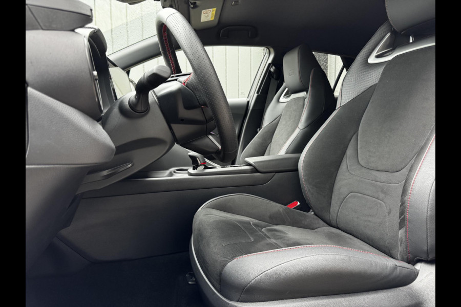 Toyota C-HR 2.0 Plug-in Hybrid 220 GR SPORT | Digitale Binnenspiegel | Dode Hoek Detectie | HUD | Adaptive CC | GR stoelen | Smart Phone Entry | Camera |