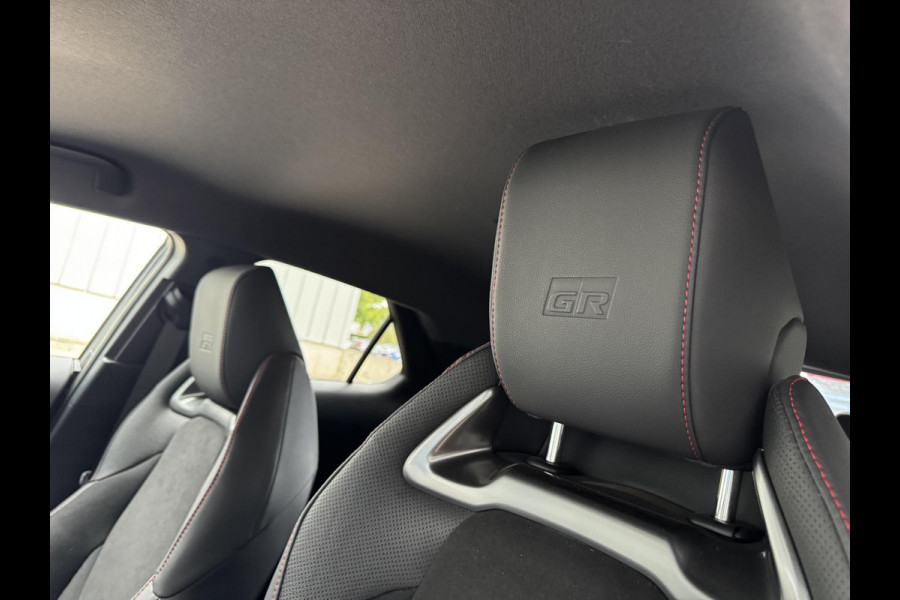 Toyota C-HR 2.0 Plug-in Hybrid 220 GR SPORT | Digitale Binnenspiegel | Dode Hoek Detectie | HUD | Adaptive CC | GR stoelen | Smart Phone Entry | Camera |