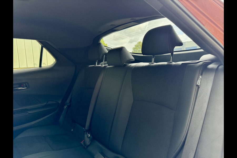 Toyota C-HR 2.0 Plug-in Hybrid 220 GR SPORT | Digitale Binnenspiegel | Dode Hoek Detectie | HUD | Adaptive CC | GR stoelen | Smart Phone Entry | Camera |