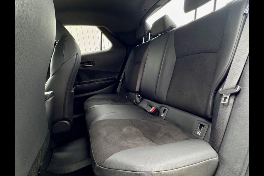 Toyota C-HR 2.0 Plug-in Hybrid 220 GR SPORT | Digitale Binnenspiegel | Dode Hoek Detectie | HUD | Adaptive CC | GR stoelen | Smart Phone Entry | Camera |