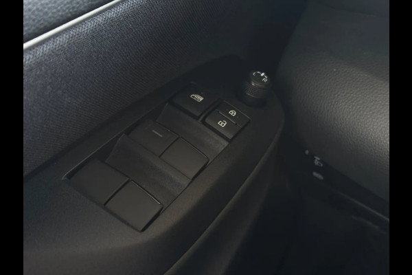 Mazda 2 Hybrid 1.5 Centre-line (NL-auto, Fabrieksgarantie, Navi, Carplay, StoelV, Camera, Addapt Cruise, Lane Assist, Etc)