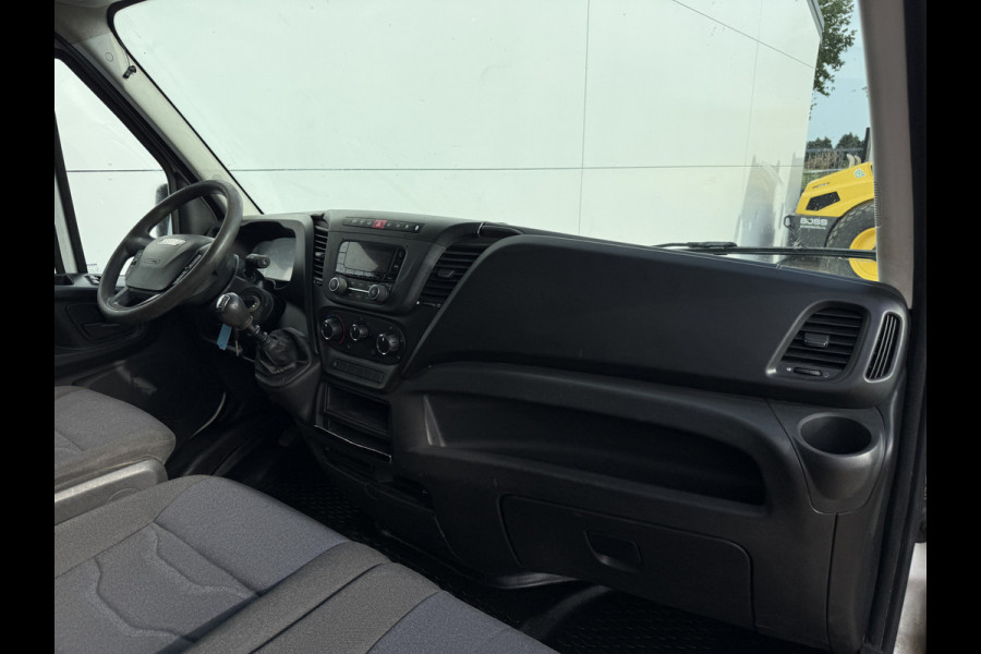 Iveco Daily 35S14 2.3 352 L2H2 Airco Cruise Control 3,5tons Trekhaak Inbouw