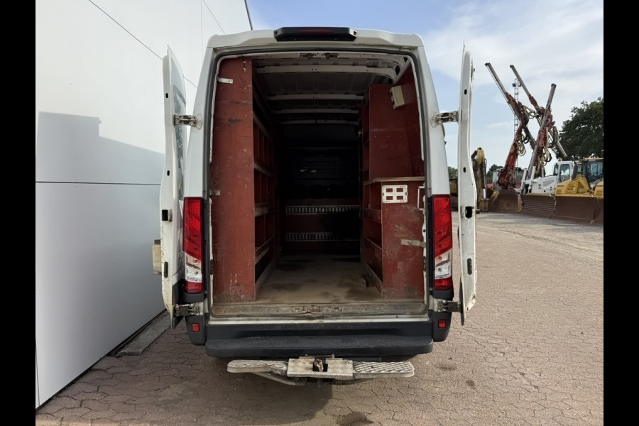 Iveco Daily 35S14 2.3 352 L2H2 Airco Cruise Control 3,5tons Trekhaak Inbouw