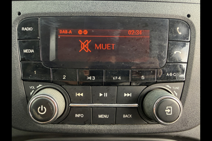 Iveco Daily 35S14 2.3 352 L2H2 Airco Cruise Control 3,5tons Trekhaak Inbouw