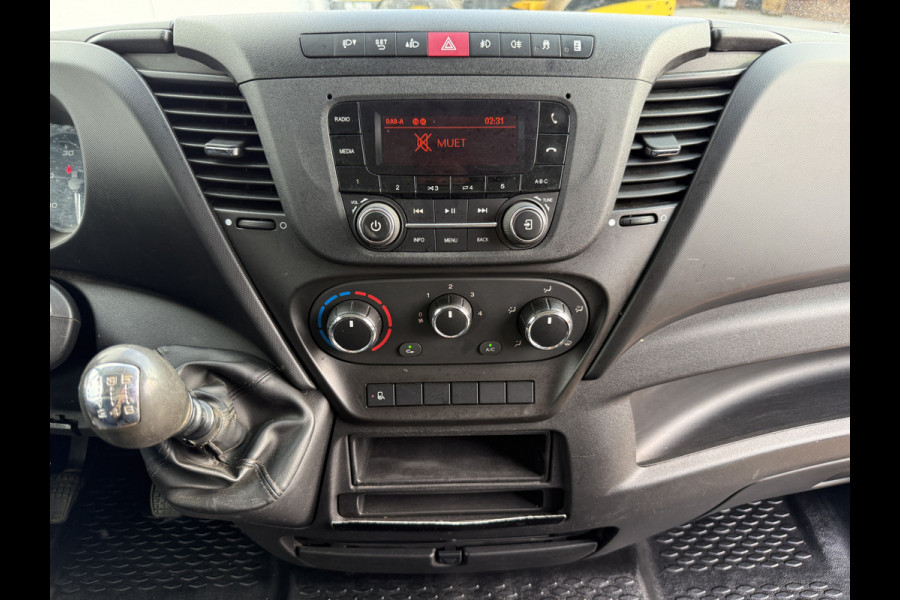 Iveco Daily 35S14 2.3 352 L2H2 Airco Cruise Control 3,5tons Trekhaak Inbouw