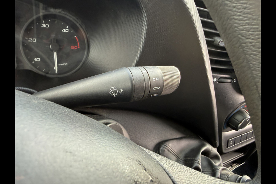 Iveco Daily 35S14 2.3 352 L2H2 Airco Cruise Control 3,5tons Trekhaak Inbouw