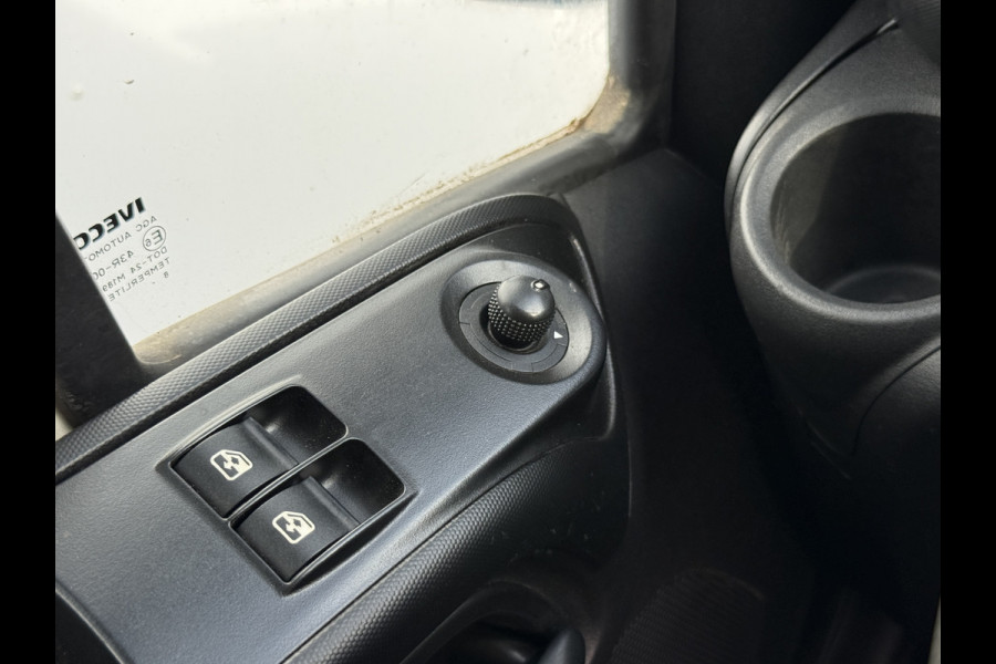 Iveco Daily 35S14 2.3 352 L2H2 Airco Cruise Control 3,5tons Trekhaak Inbouw