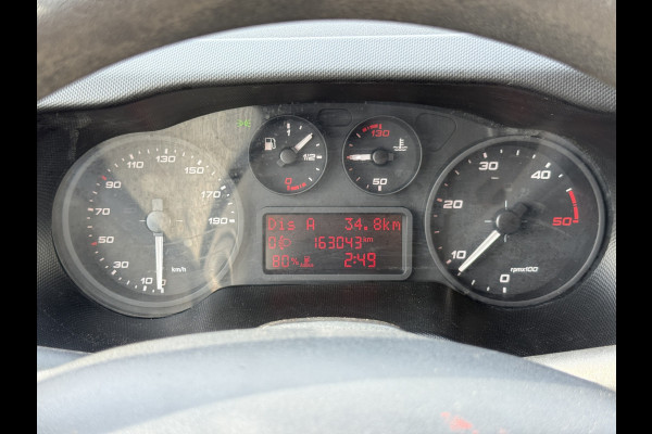 Iveco Daily 35S14 2.3 352 L2H2 Airco Cruise Control 3,5tons Trekhaak Inbouw