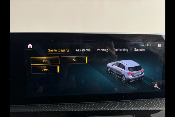 Mercedes-Benz A-Klasse 180 AMG Pano|Burmester|Sfeer|Camera|Dodehoek