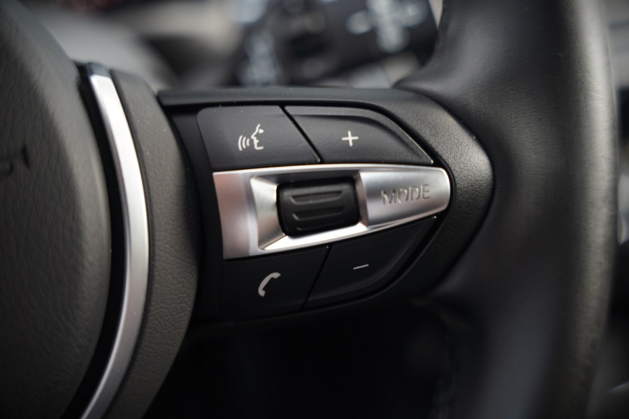 BMW X1 xDrive20i High Executive | Panoramadak | Head-Up Display | Stoelverwarming | HIFI | Camera | Leer | Trekhaak | Cruise Control | LED | Navigatie | NAP | Dealer Onderhouden | Automaat | Parkeersensoren | Climate Contro