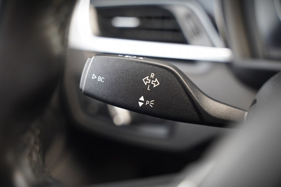 BMW X1 xDrive20i High Executive | Panoramadak | Head-Up Display | Stoelverwarming | HIFI | Camera | Leer | Trekhaak | Cruise Control | LED | Navigatie | NAP | Dealer Onderhouden | Automaat | Parkeersensoren | Climate Contro