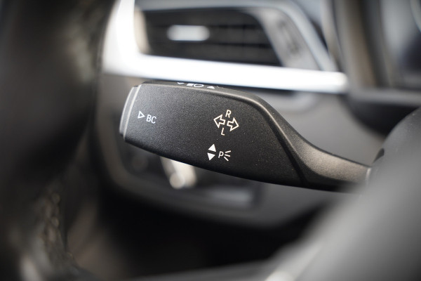 BMW X1 xDrive20i High Executive | Panoramadak | Head-Up Display | Stoelverwarming | HIFI | Camera | Leer | Trekhaak | Cruise Control | LED | Navigatie | NAP | Dealer Onderhouden | Automaat | Parkeersensoren | Climate Contro