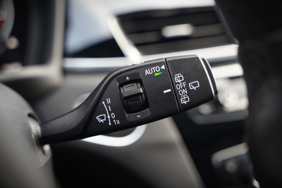 BMW X1 xDrive20i High Executive | Panoramadak | Head-Up Display | Stoelverwarming | HIFI | Camera | Leer | Trekhaak | Cruise Control | LED | Navigatie | NAP | Dealer Onderhouden | Automaat | Parkeersensoren | Climate Contro