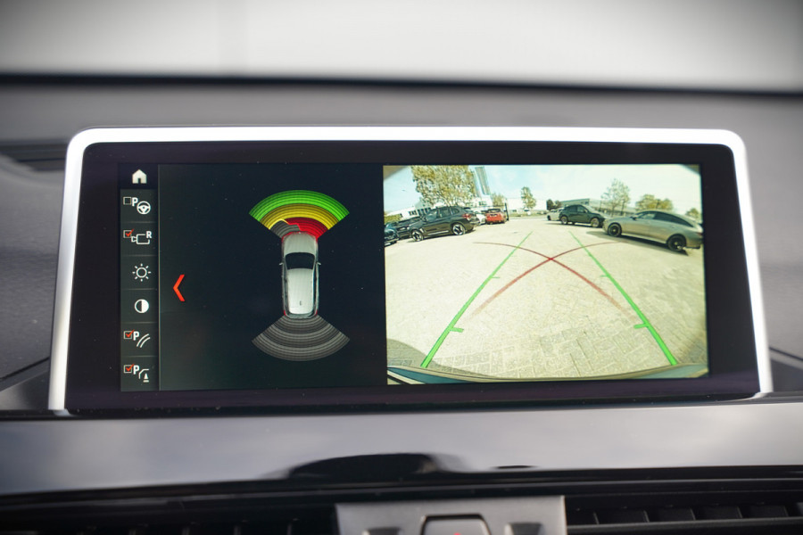 BMW X1 xDrive20i High Executive | Panoramadak | Head-Up Display | Stoelverwarming | HIFI | Camera | Leer | Trekhaak | Cruise Control | LED | Navigatie | NAP | Dealer Onderhouden | Automaat | Parkeersensoren | Climate Contro
