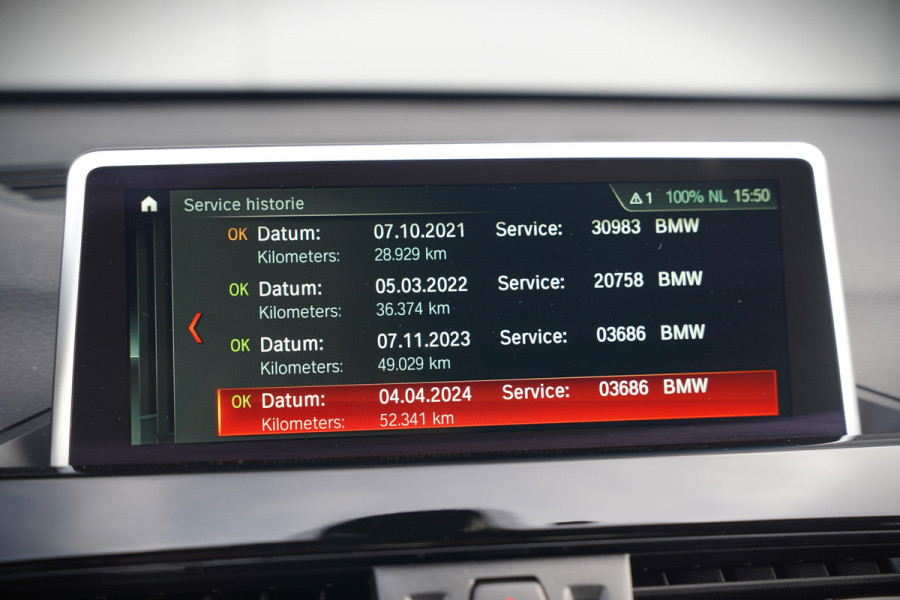 BMW X1 xDrive20i High Executive | Panoramadak | Head-Up Display | Stoelverwarming | HIFI | Camera | Leer | Trekhaak | Cruise Control | LED | Navigatie | NAP | Dealer Onderhouden | Automaat | Parkeersensoren | Climate Contro