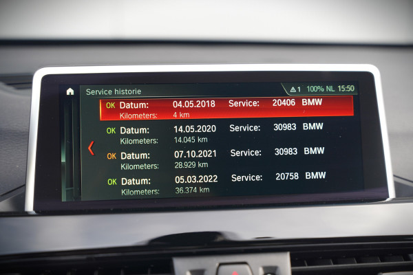 BMW X1 xDrive20i High Executive | Panoramadak | Head-Up Display | Stoelverwarming | HIFI | Camera | Leer | Trekhaak | Cruise Control | LED | Navigatie | NAP | Dealer Onderhouden | Automaat | Parkeersensoren | Climate Contro