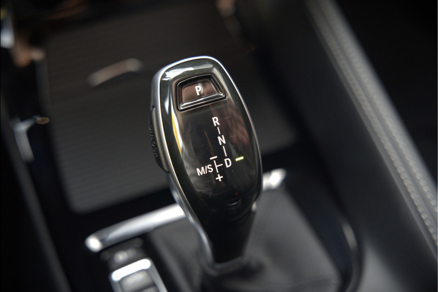 BMW X1 xDrive20i High Executive | Panoramadak | Head-Up Display | Stoelverwarming | HIFI | Camera | Leer | Trekhaak | Cruise Control | LED | Navigatie | NAP | Dealer Onderhouden | Automaat | Parkeersensoren | Climate Contro