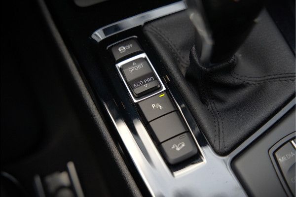 BMW X1 xDrive20i High Executive | Panoramadak | Head-Up Display | Stoelverwarming | HIFI | Camera | Leer | Trekhaak | Cruise Control | LED | Navigatie | NAP | Dealer Onderhouden | Automaat | Parkeersensoren | Climate Contro