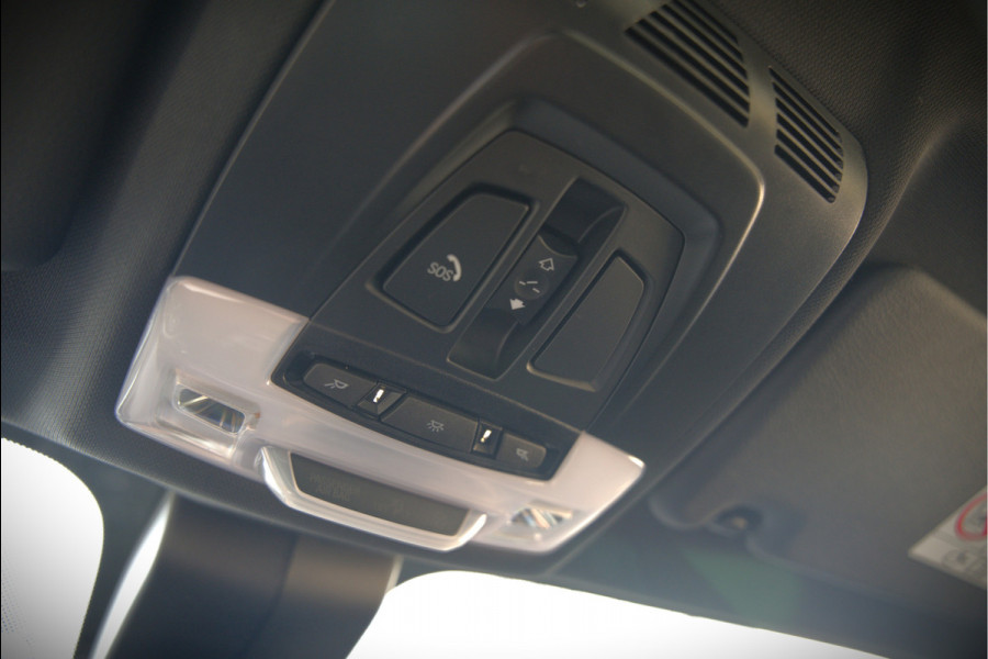 BMW X1 xDrive20i High Executive | Panoramadak | Head-Up Display | Stoelverwarming | HIFI | Camera | Leer | Trekhaak | Cruise Control | LED | Navigatie | NAP | Dealer Onderhouden | Automaat | Parkeersensoren | Climate Contro
