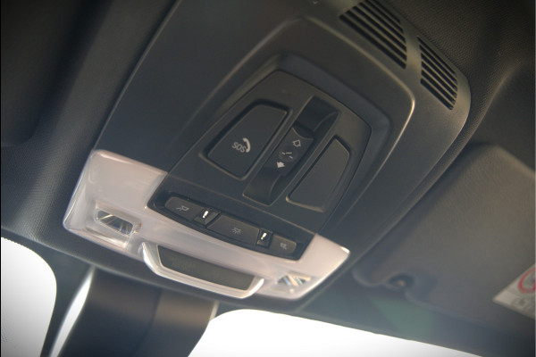 BMW X1 xDrive20i High Executive | Panoramadak | Head-Up Display | Stoelverwarming | HIFI | Camera | Leer | Trekhaak | Cruise Control | LED | Navigatie | NAP | Dealer Onderhouden | Automaat | Parkeersensoren | Climate Contro