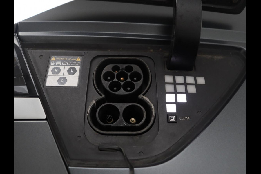 Hyundai IONIQ 5 Connect 77.4 kWh | SOH 94,1% | Half leder | Stuur/stoel verwarming Adaptive cruise | Trekhaak | BOSE sound | Camera | Park assist | Carplay | Climate control | Full LED