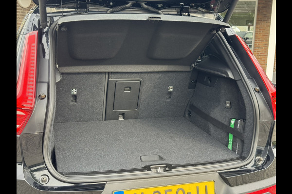 Volvo XC40 2.0 T4 | Panoramadak, Navi, Carplay/Android, Camera, Stoelverw., El. Trekhaak, El. Achterklep | Dealeronderhouden |