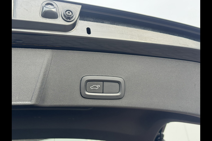 Volvo XC40 2.0 T4 | Panoramadak, Navi, Carplay/Android, Camera, Stoelverw., El. Trekhaak, El. Achterklep | Dealeronderhouden |