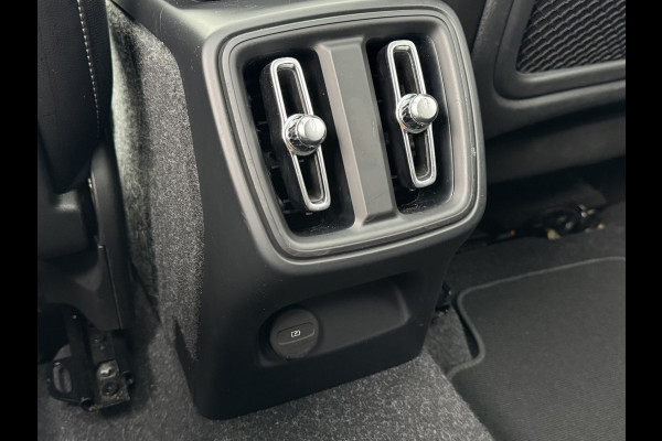 Volvo XC40 2.0 T4 | Panoramadak, Navi, Carplay/Android, Camera, Stoelverw., El. Trekhaak, El. Achterklep | Dealeronderhouden |