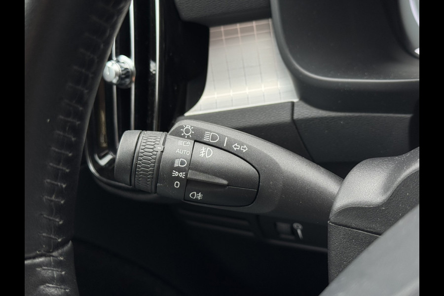 Volvo XC40 2.0 T4 | Panoramadak, Navi, Carplay/Android, Camera, Stoelverw., El. Trekhaak, El. Achterklep | Dealeronderhouden |