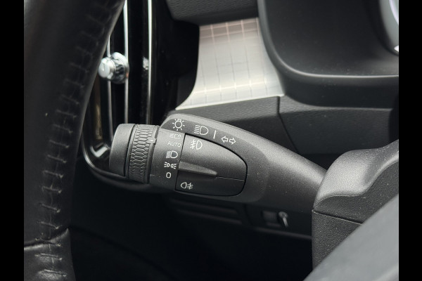 Volvo XC40 2.0 T4 | Panoramadak, Navi, Carplay/Android, Camera, Stoelverw., El. Trekhaak, El. Achterklep | Dealeronderhouden |