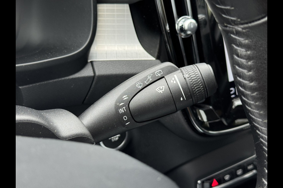 Volvo XC40 2.0 T4 | Panoramadak, Navi, Carplay/Android, Camera, Stoelverw., El. Trekhaak, El. Achterklep | Dealeronderhouden |