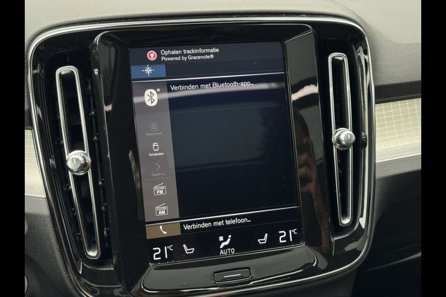 Volvo XC40 2.0 T4 | Panoramadak, Navi, Carplay/Android, Camera, Stoelverw., El. Trekhaak, El. Achterklep | Dealeronderhouden |