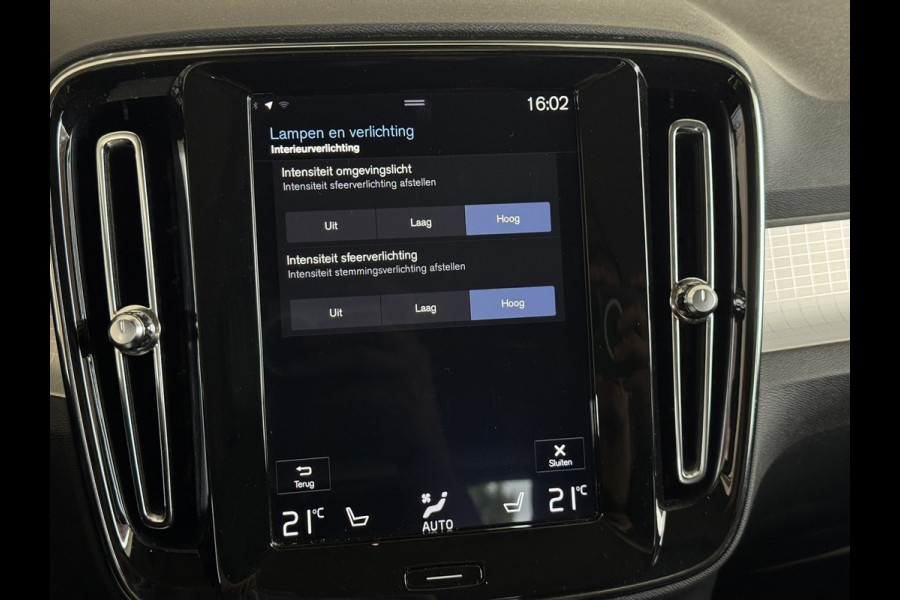 Volvo XC40 2.0 T4 | Panoramadak, Navi, Carplay/Android, Camera, Stoelverw., El. Trekhaak, El. Achterklep | Dealeronderhouden |