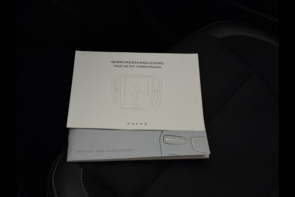 Volvo XC40 2.0 T4 | Panoramadak, Navi, Carplay/Android, Camera, Stoelverw., El. Trekhaak, El. Achterklep | Dealeronderhouden |