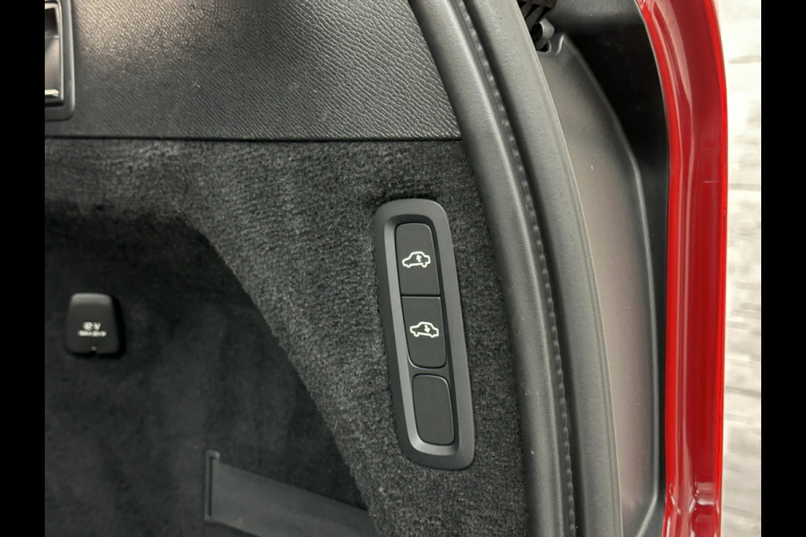 Volvo XC90 T8 AWD R-Design | Luchtvering | 360 Camera | Bowers & Wilkins | Keyless-Entry | Head-Up | Glaspook | Stuurverwarming | Zwarte hemelbekleding | Panorama | 2x Memory | Stoelverwarming V+A | Audio pakket | ISO-Glas | Getint-Glas | 7-Persoons | Volvo dealer onderhouden | Rijklaarprijs.