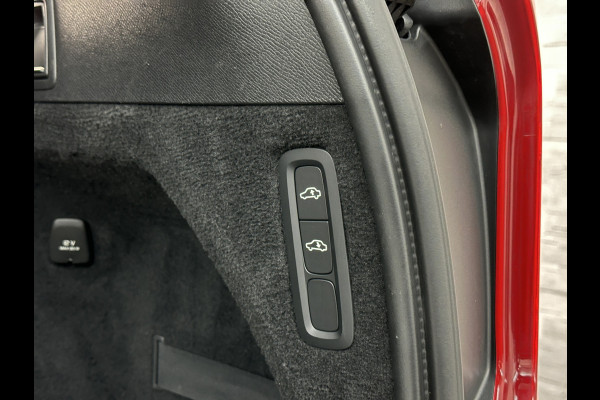 Volvo XC90 T8 AWD R-Design | Luchtvering | 360 Camera | Bowers & Wilkins | Keyless-Entry | Head-Up | Glaspook | Stuurverwarming | Zwarte hemelbekleding | Panorama | 2x Memory | Stoelverwarming V+A | Audio pakket | ISO-Glas | Getint-Glas | 7-Persoons | Volvo dealer onderhouden | Rijklaarprijs.