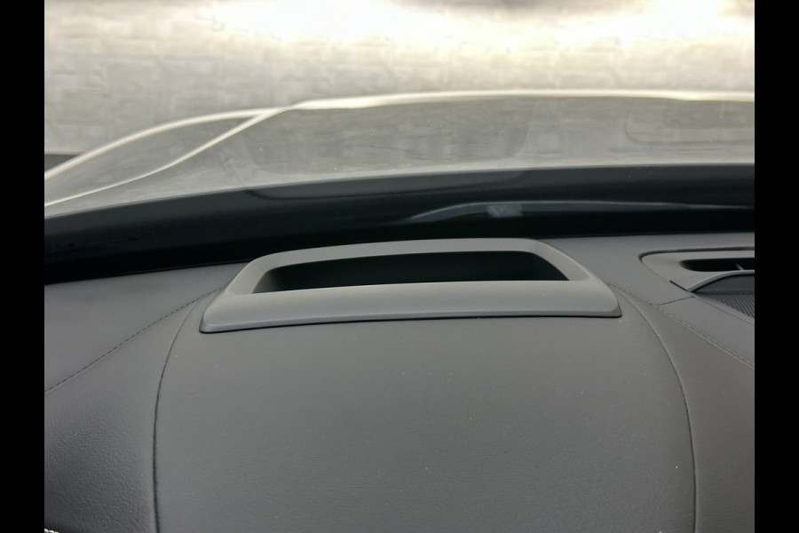 Volvo XC90 T8 AWD R-Design | Luchtvering | 360 Camera | Bowers & Wilkins | Keyless-Entry | Head-Up | Glaspook | Stuurverwarming | Zwarte hemelbekleding | Panorama | 2x Memory | Stoelverwarming V+A | Audio pakket | ISO-Glas | Getint-Glas | 7-Persoons | Volvo dealer onderhouden | Rijklaarprijs.
