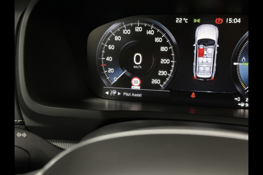 Volvo XC90 T8 AWD R-Design | Luchtvering | 360 Camera | Bowers & Wilkins | Keyless-Entry | Head-Up | Glaspook | Stuurverwarming | Zwarte hemelbekleding | Panorama | 2x Memory | Stoelverwarming V+A | Audio pakket | ISO-Glas | Getint-Glas | 7-Persoons | Volvo dealer onderhouden | Rijklaarprijs.