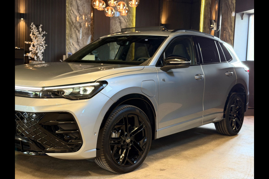Volkswagen Tiguan 1.5 eHybrid R-Line Edition|Pano|Full options