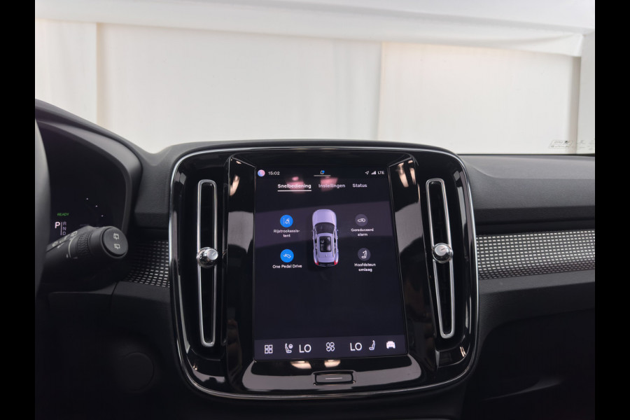 Volvo XC40 Recharge Pro [3-Fase-11kW] {SoH-94%} (INCL.BTW) Aut. *PANO | MEMORY-PACK | HARMAN/KARDON | ADAPTIVE-CRUISE | DIGI-COCKPIT | BLIND-SPOT | NAVI-FULLMAP | CAMERA | ECC | PDC | KEYLESS | HEATED-SPORTSEATS | 20''ALU*