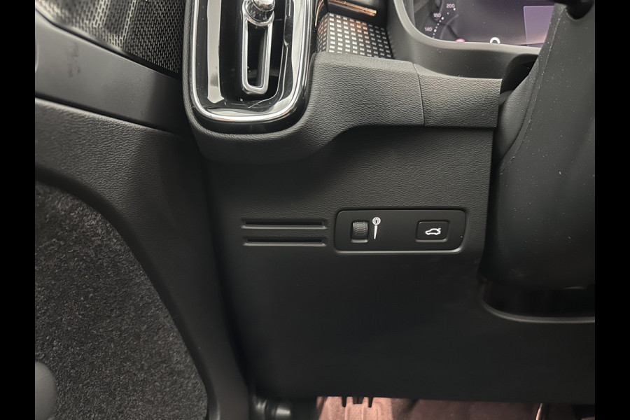 Volvo XC40 Recharge Pro [3-Fase-11kW] {SoH-94%} (INCL.BTW) Aut. *PANO | MEMORY-PACK | HARMAN/KARDON | ADAPTIVE-CRUISE | DIGI-COCKPIT | BLIND-SPOT | NAVI-FULLMAP | CAMERA | ECC | PDC | KEYLESS | HEATED-SPORTSEATS | 20''ALU*