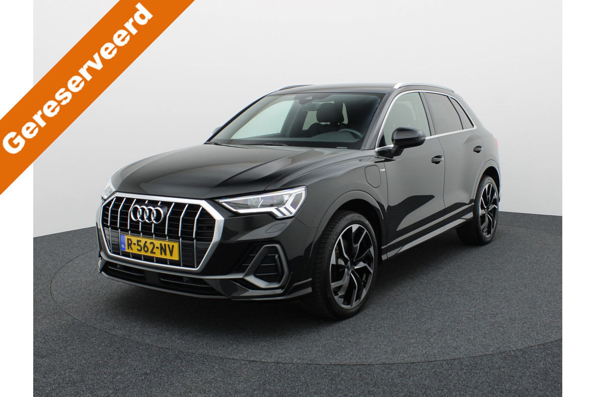 Audi Q3 45 TFSI e S edition | S-line | Trekhaak | Camera | 20'' | Side Assist | Prijs Rijklaar !!