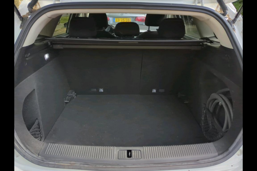 MG Mg5 electric Long Range Comfort 61 kWh NL-AUTO | NAVI | CAMERA | LAGE STAND