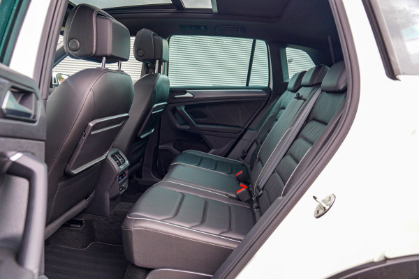Volkswagen Tiguan 2.0 TSI 4Motion Highline R-Line | 230PK | Panorama | Dynaudio | 360 cam | Head up | Trekhaak | Luxe leder | LED