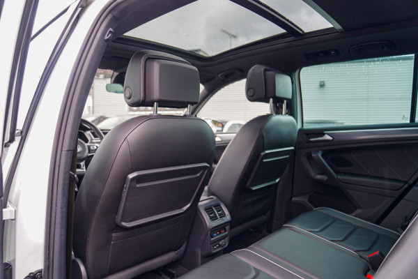 Volkswagen Tiguan 2.0 TSI 4Motion Highline R-Line | 230PK | Panorama | Dynaudio | 360 cam | Head up | Trekhaak | Luxe leder | LED