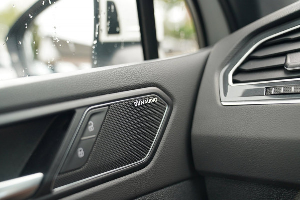 Volkswagen Tiguan 2.0 TSI 4Motion Highline R-Line | 230PK | Panorama | Dynaudio | 360 cam | Head up | Trekhaak | Luxe leder | LED