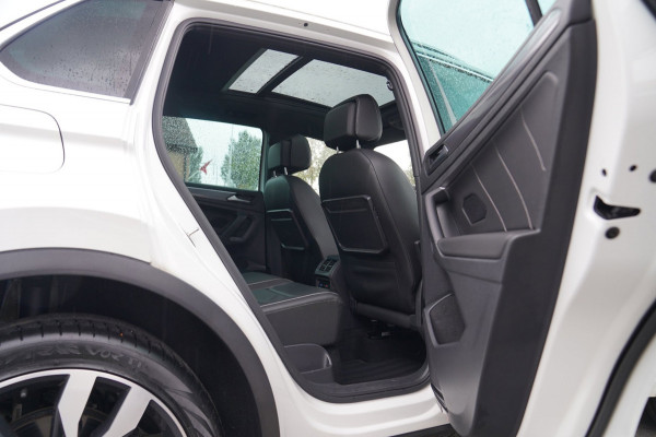 Volkswagen Tiguan 2.0 TSI 4Motion Highline R-Line | 230PK | Panorama | Dynaudio | 360 cam | Head up | Trekhaak | Luxe leder | LED