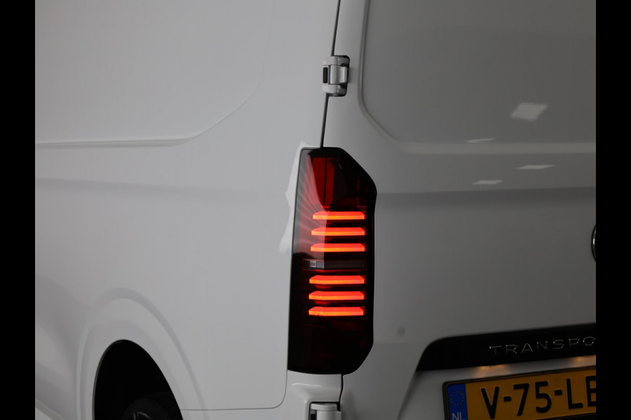 Volkswagen Transporter 2.0 TDI L1H1 28 Life Intro 110 pk | Verlengde garantie | Navigatie via App | Autom. airco | Parkeersensoren | Achteruitrijcamera |