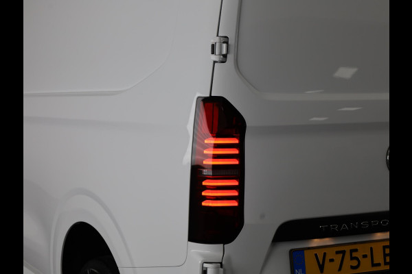Volkswagen Transporter 2.0 TDI L1H1 28 Life Intro 110 pk | Verlengde garantie | Navigatie via App | Autom. airco | Parkeersensoren | Achteruitrijcamera |